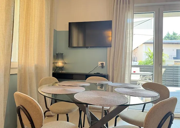 Alfieri2 - Netflix-parking-supermarket-centro * Бергамо