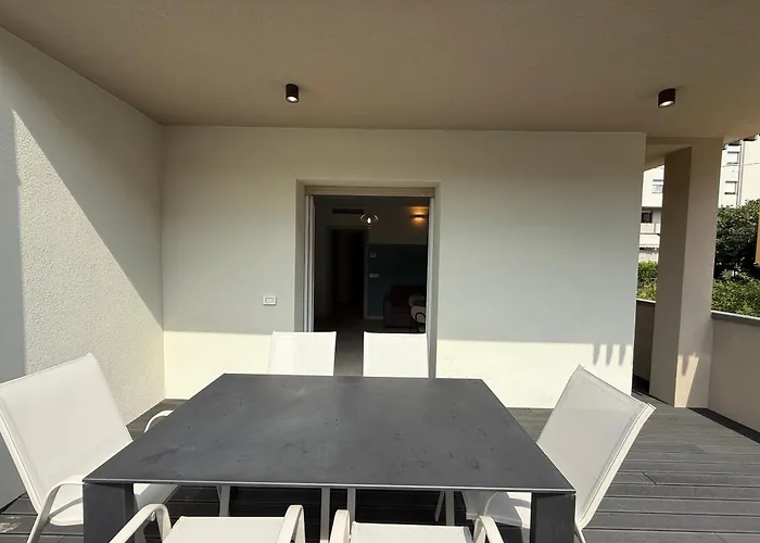 Alfieri2 - Netflix-parking-supermarket-centro Бергамо