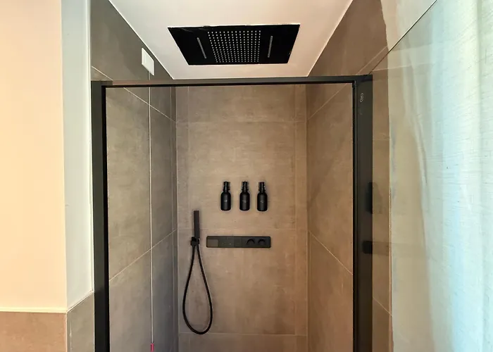 Alfieri2 - Netflix-parking-supermarket-centro