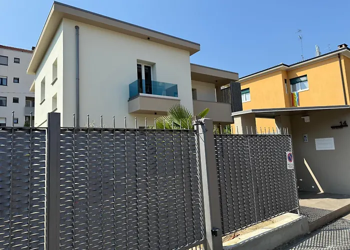 Alfieri2 - Netflix-parking-supermarket-centro Апартаменты *