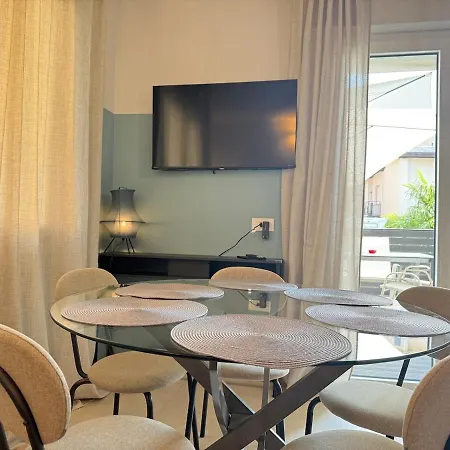 Alfieri2 - Netflix-parking-supermarket-centro * ベルガモ