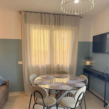 Alfieri2 - Netflix-parking-supermarket-centro アパート ベルガモ