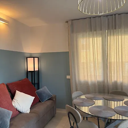 Alfieri2 - Netflix-parking-supermarket-centro * ベルガモ