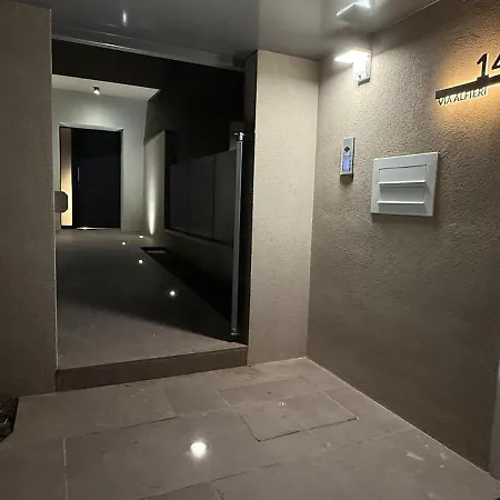 Alfieri2 - Netflix-parking-supermarket-centro アパート *