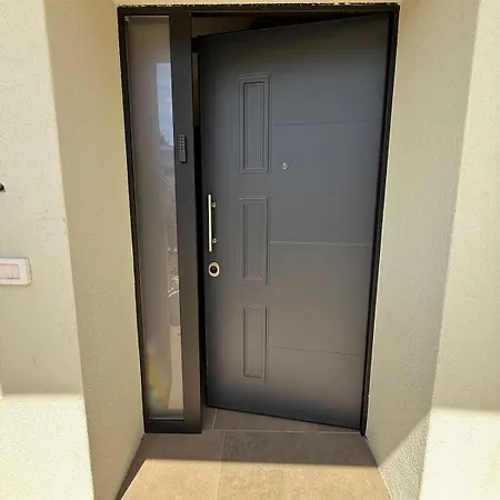 Alfieri2 - Netflix-parking-supermarket-centro アパート *