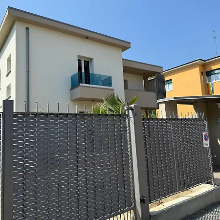 Alfieri2 - Netflix-parking-supermarket-centro アパート *