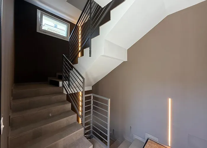 Alfieri2 - Netflix-parking-supermarket-centro * ベルガモ