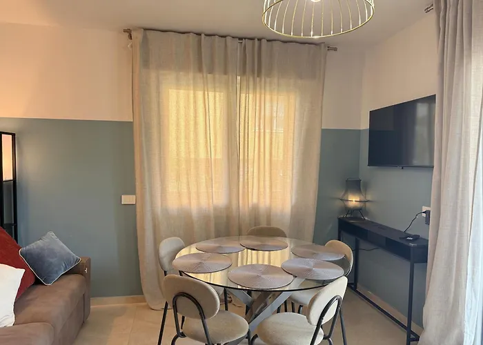 Alfieri2 - Netflix-parking-supermarket-centro アパート ベルガモ