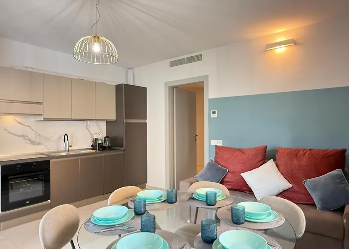 Alfieri2 - Netflix-parking-supermarket-centro アパート