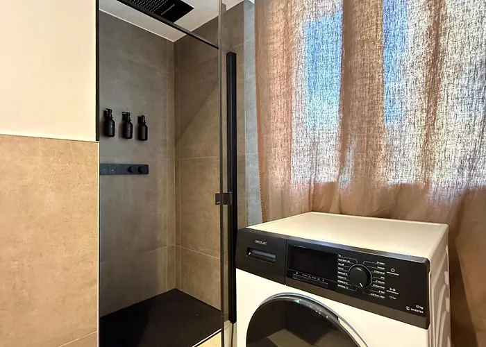 Alfieri2 - Netflix-parking-supermarket-centro アパート