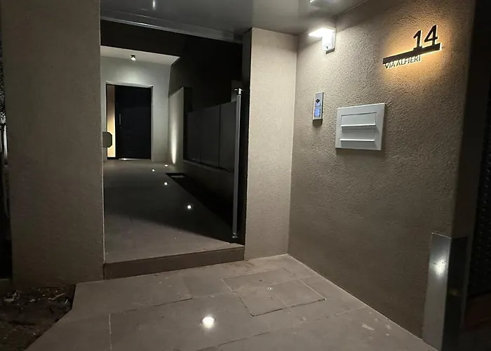 Alfieri2 - Netflix-parking-supermarket-centro アパート *