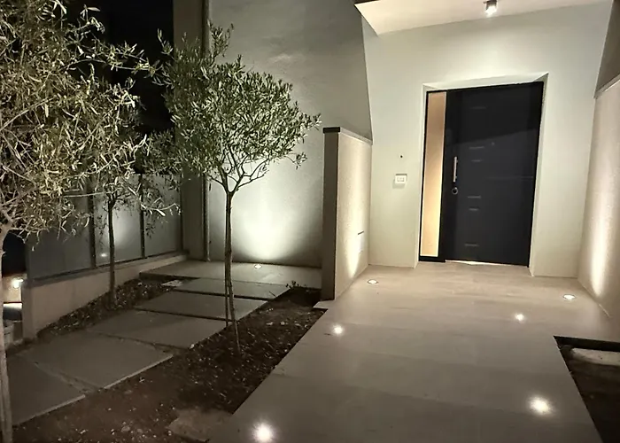 Alfieri2 - Netflix-parking-supermarket-centro * ベルガモ